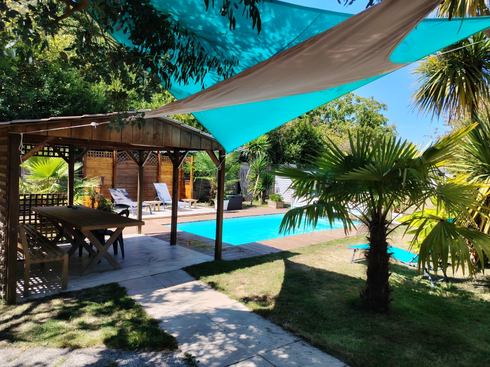 Prix d’une piscine coque : blog sur les éléments qui influencent le prix avec la piscines Paree de Cap Piscines