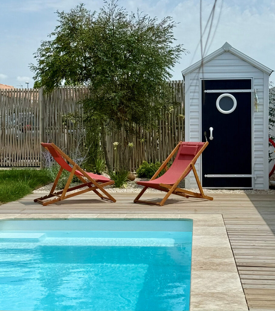 Prix d'une piscine coque : aperçu des coûts selon la taille et le modèle